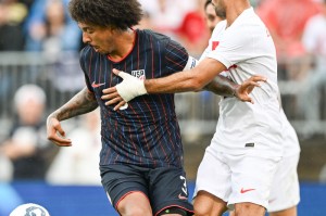 包含赛地聚焦：欧联赛前热度飙升，AC米兰远射贴柱，管理层满意，资深球员宣示担当的词条